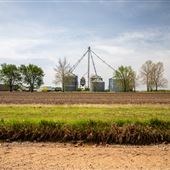 E 140 Rd South View Field/Granary