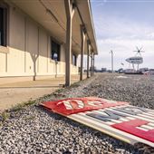 Vacant Restaurant in Chouteau