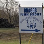 Braggs School Sign
