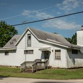 White House in Big Cabin on 1st Street